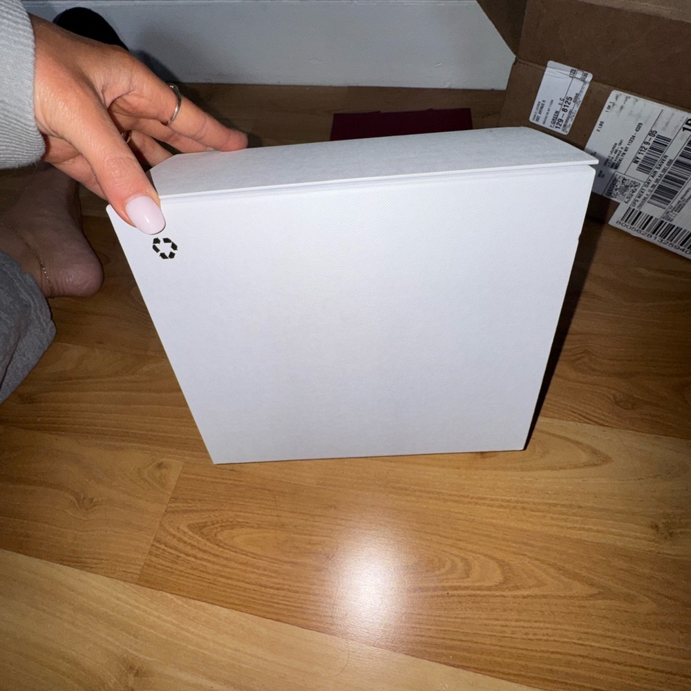 Cartier White Box with Gold Script Logo - Picture 5 of 6